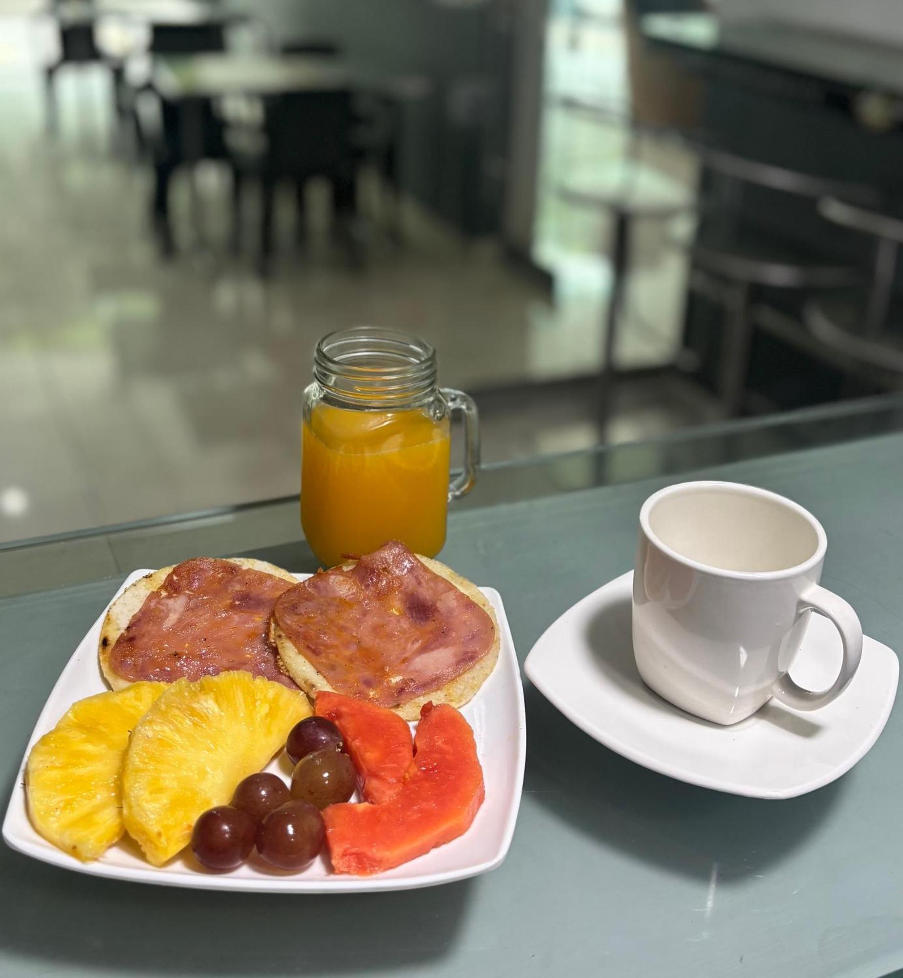 Hotel Ayenda Zhena Cúcuta Esterno foto